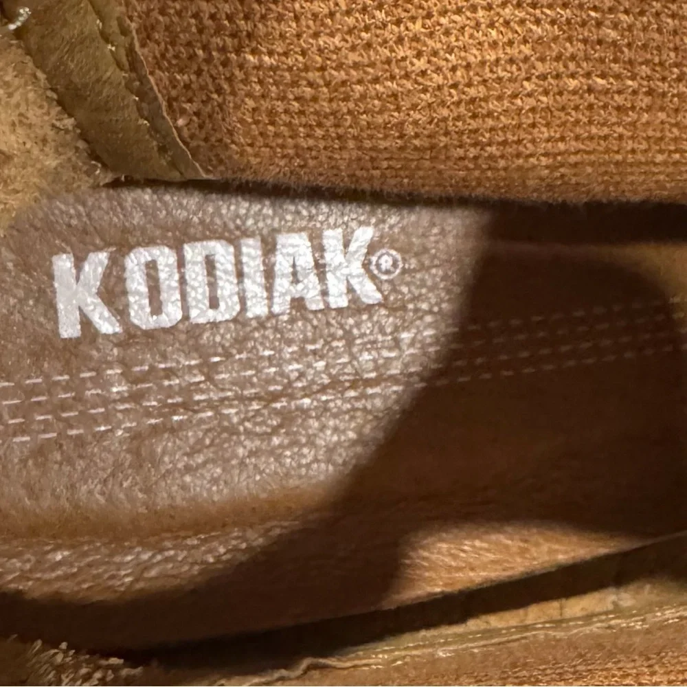 Kodiak Women’s Chelsea Low-Rider Tan Suede Ankle Boots